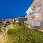 Stathis Ii Aparthotel